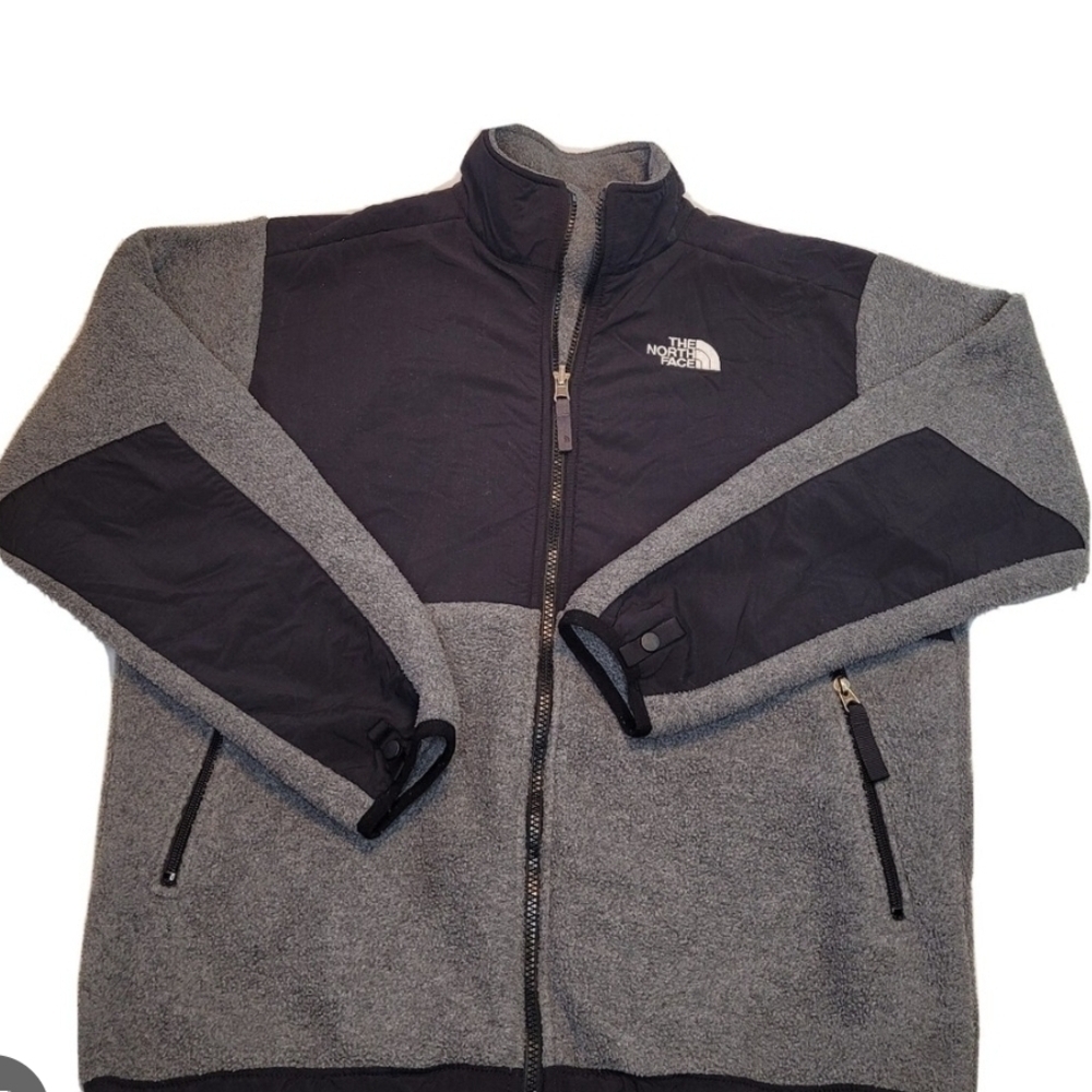 The North Face Kids Black and Gray Fleece Jacket - Picture 7 of 8
